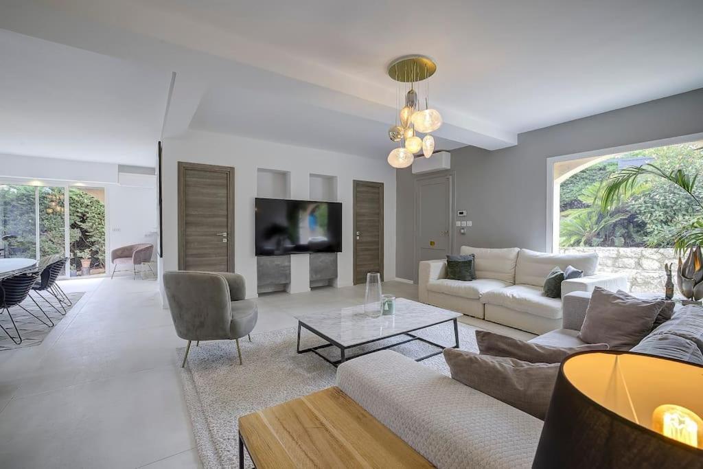 Villa Julia First 발로리스 외부 사진