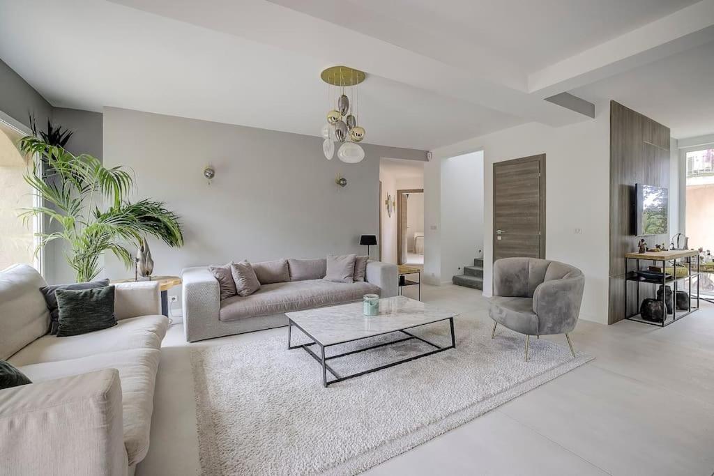 Villa Julia First 발로리스 외부 사진
